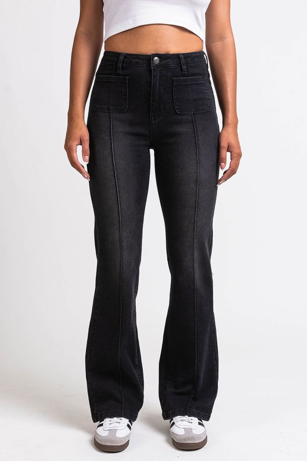 Högmidjade Bootcut Jeans - Claire Washed Black