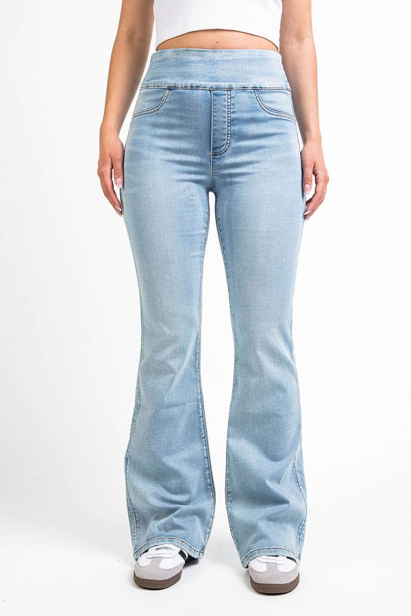 Högmidjade Flare Jeans - Megan Bleach Blue